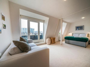 Stunning 2BR Penthouse Loft in Cathedral Quarter